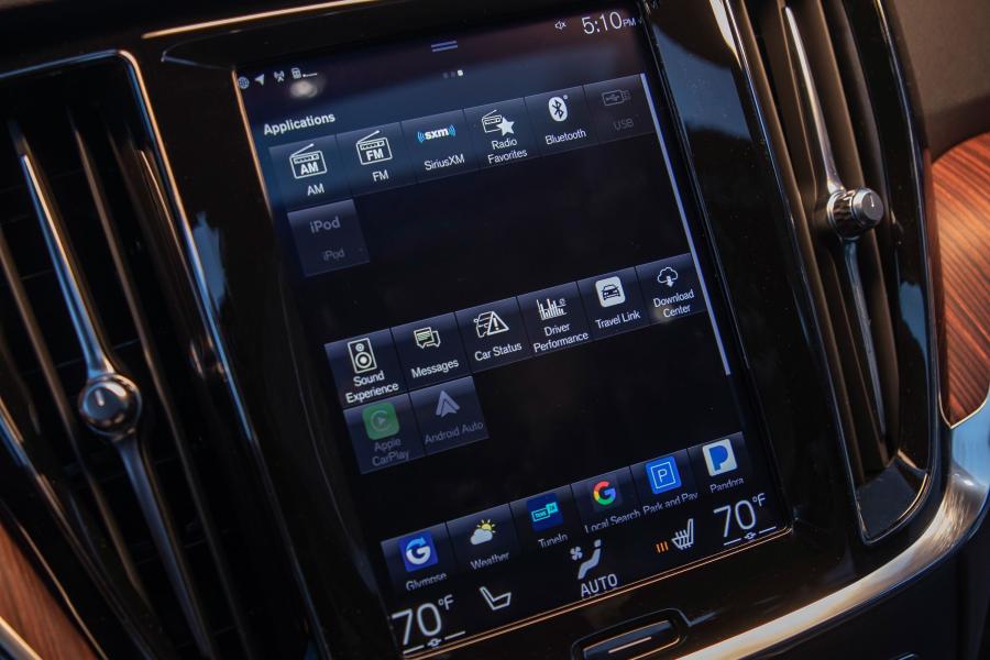 Детали интерьера Volvo S60 T5 Momentum 2018 года  (NA) (фото 26 из 41)